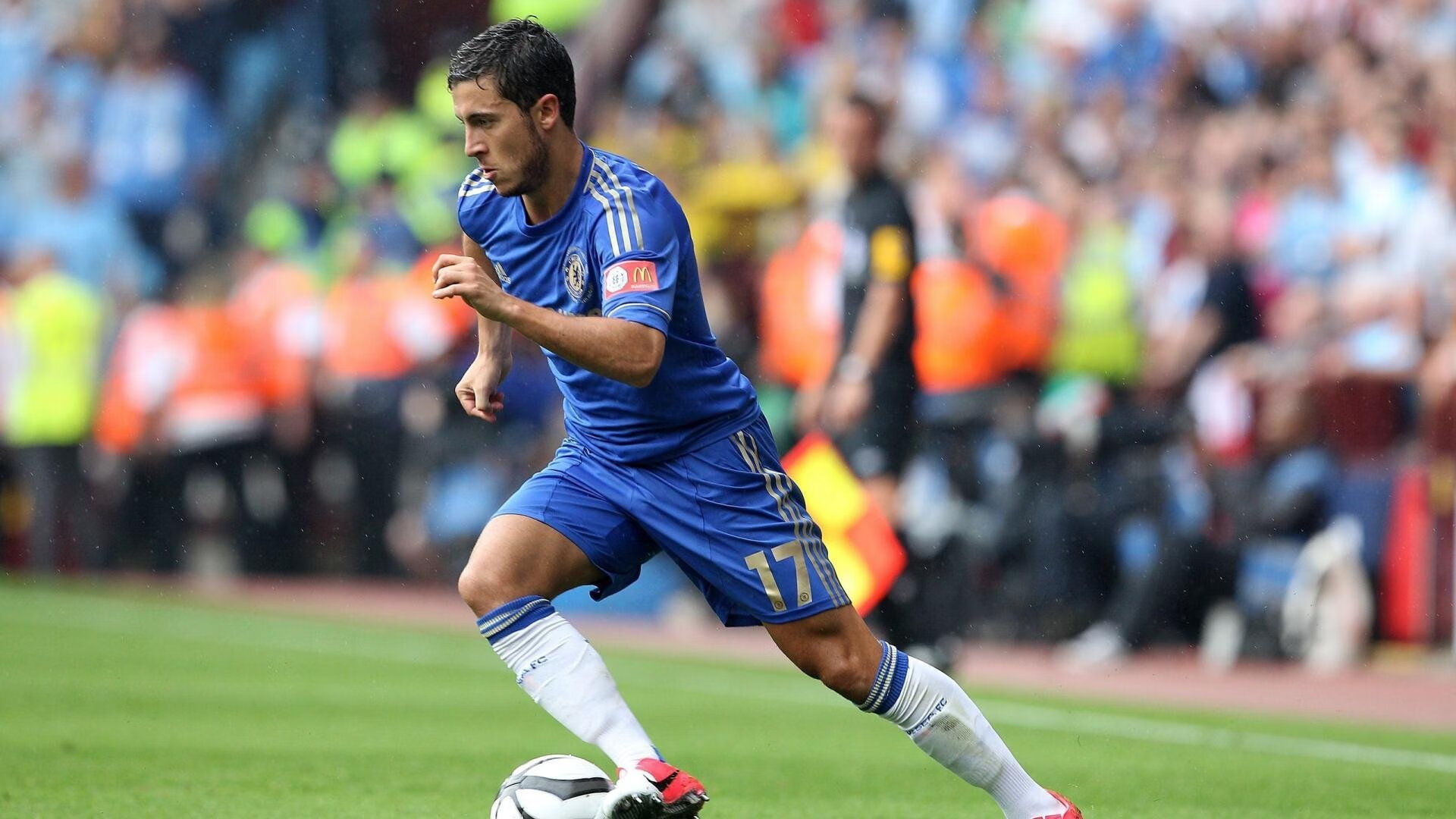 _火山脚下的探险跑：自然风光中的极限运动_，火山探险之旅